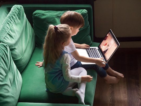 Rozpoczął się proces przeciwko platformom YouTube i Meta dotyczący uzależniania dzieci od platform