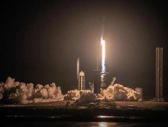 Rozpoczęła się kolejna misja załogowa SpaceX; na pokładzie Rosjanin i obywatel ZEA