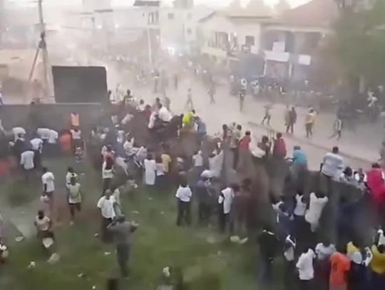 Rząd Gwinei: w wyniku zamieszek podczas meczu piłkarskiego zginęło 56 osób