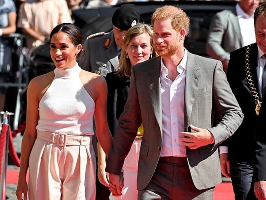 Rzecznik: pościg paparazzich za Harrym i Meghan prawie doprowadził do katastrofy (WIDEO)