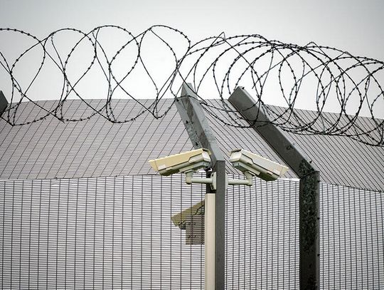 Sąd apelacyjny wstrzymuje decyzję o zwolnieniu setek imigrantów z więzienia