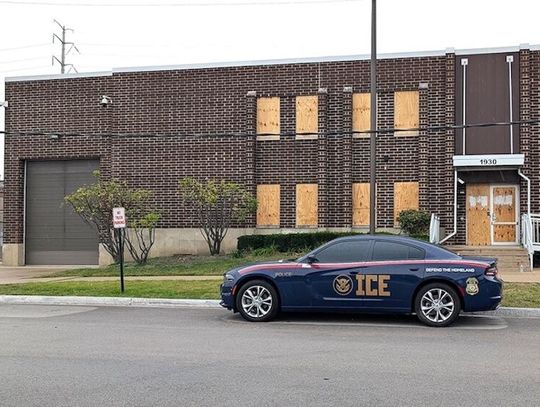 Sąd nakazuje poprawę warunków w ośrodku ICE w Broadview, zapewnienie wody i jedzenia