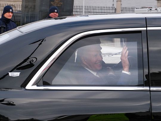 Samochód wjechał w auto ochrony prezydenta Bidena (WIDEO)