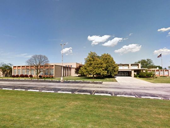 Samochód wjechał w liceum w Burbank