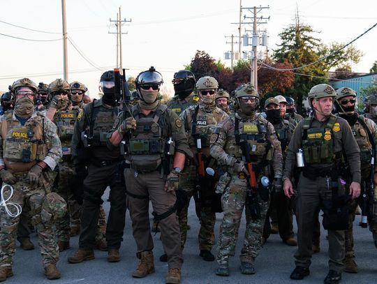 Sędzia federalna upomniała szefa operacji imigracyjnych w Chicago Grega Bovino ws. stosowanych taktyk