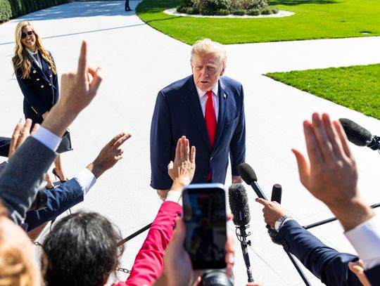 Sędzia przedłużył orzeczenie zakazujące Trumpowi odmawiania mediom wstępu do Białego Domu