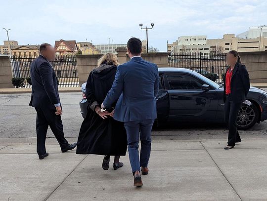 Sędzia z Milwaukee oskarżona o udzielenie pomocy nielegalnemu imigrantowi w uniknięciu aresztowania