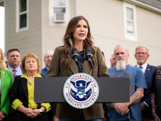 Sekretarz DHS w Illinois: Gubernator Pritzker wspiera nielegalną imigrację