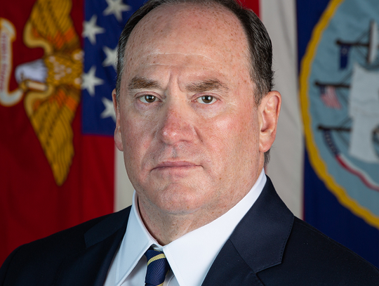 Sekretarz marynarki wojennej traci stanowisko