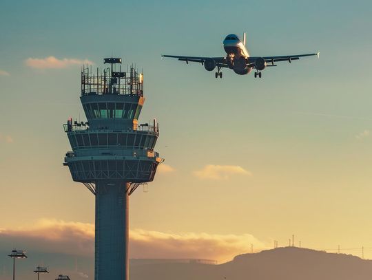 Sekretarz transportu ostrzegł przed zamknięciem części przestrzeni powietrznej z powodu shutdownu