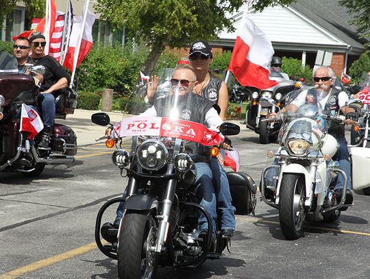 Setki motocyklistów uhonorowało 100-lecie odzyskania niepodległości Polski