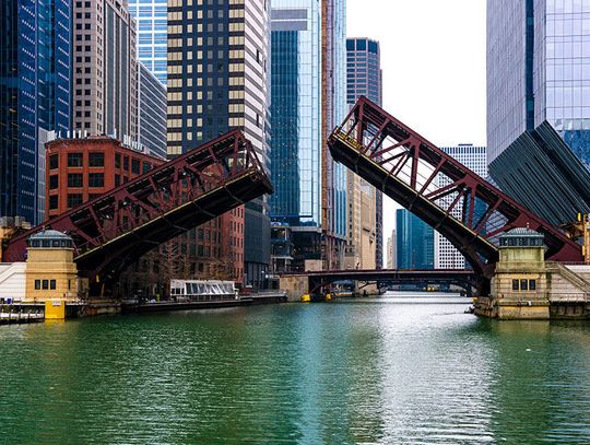 Sezon podnoszenia mostów  w centrum Chicago, utrudnienia w ruchu do końca czerwca