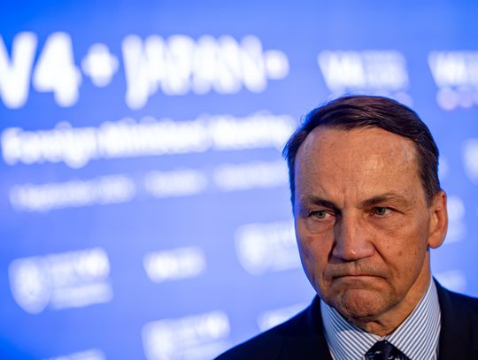 Sikorski: nie dążymy do konfliktu z Rosją, ale wygląda na to, że Rosja prowadzi z nami wojnę hybrydową (opis)