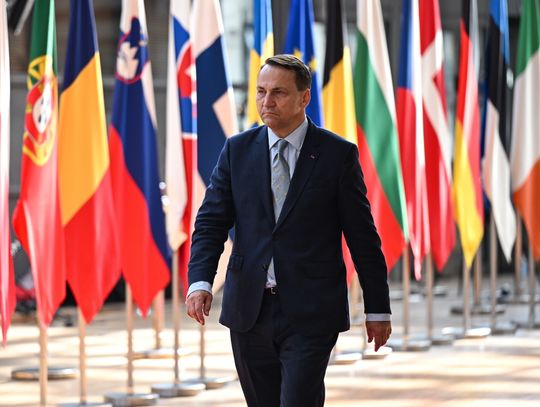 Sikorski: Rosja może przeprowadzić operację pod fałszywą flagą z użyciem ukraińskich dronów (WIDEO)