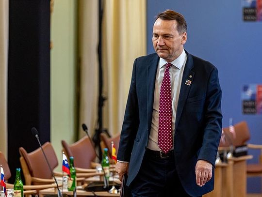 Sikorski: to, co dzieje się na granicy to wina Putina i Łukaszenki