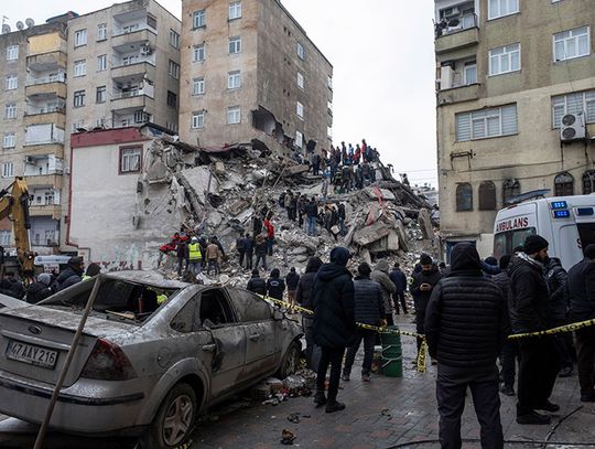 Silne trzęsienie ziemi w Turcji i Syrii, są tysiące ofiar (WIDEO)