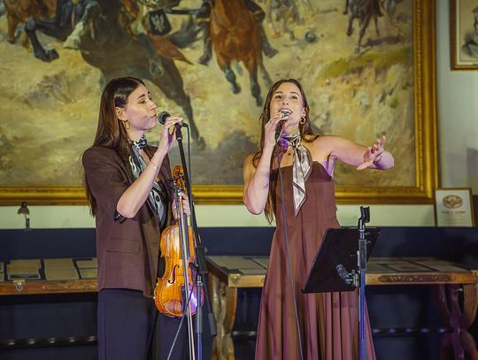 Siostry Szafrańskie w Chicago: śpiew, muzyka, obraz i więcej