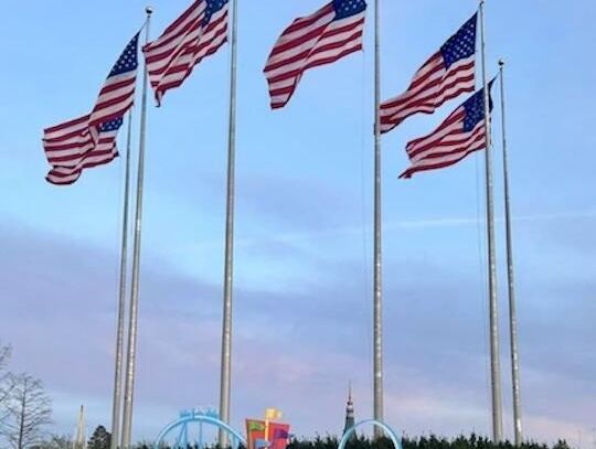 Six Flags dodaje jeden dzień sezonu po Labor Day