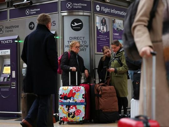 Służby medyczne: 21 osób rannych po incydencie na lotnisku Heathrow Służby medyczne: 21 osób rannych po incydencie na lotnisku Heathrow