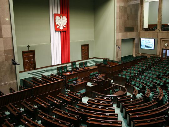 Sondaż Social Changes dla Interii: KO - 29 proc., PiS - 25 proc., Konfederacja - 13 proc.