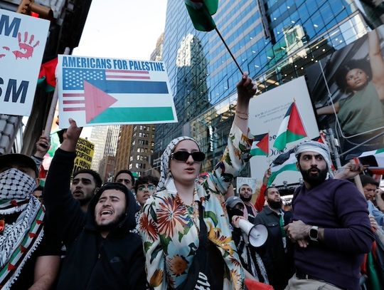 Spokojny przebieg protestu na Times Square przeciwko bombardowaniu Strefy Gazy