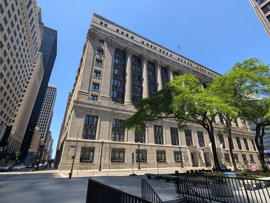 Spór o ochronę najemców w Chicago, radni rozpatrzą dwa konkurencyjne projekty