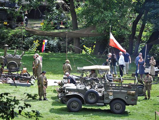 Spotkanie z poezją i historią:  Narodowe Czytanie poezji Jana Kochanowskiego i Piknik Militarny w podchicagowskim Lockport