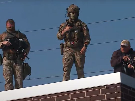 Starcia demonstrantów z agentami ICE w Broadview (WIDEO)