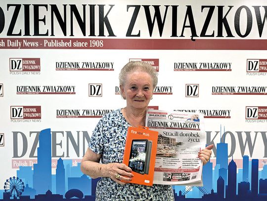 Stella Dzierozynski, wierna czytelniczka „Dziennika Związkowego” od 67 lat, odebrała nagrodę w redakcyjnym konkursie