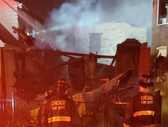 Strażak w szpitalu, 3 domy zniszczone w wyniku pożaru w Humboldt Park