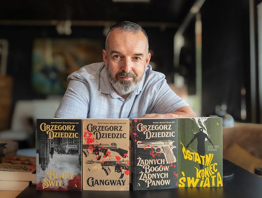 Świat pęknięty i bezlitosny w … Des Plaines