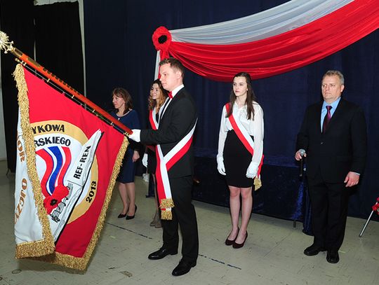 Symbol szczytnych wartości. Szkoła im. Feliksa Konarskiego ma swój sztandar