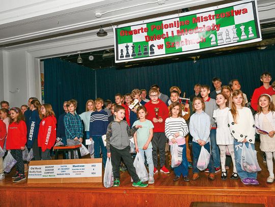 Szach mat: młodzi Polonusi przy szachownicach