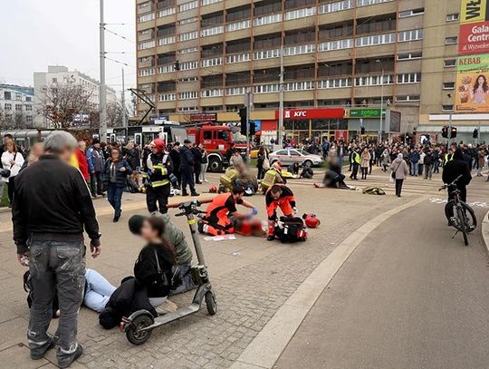 Szczecin. 19 poszkodowanych przez kierowcę w dwóch zdarzeniach; 2 osoby w ciężkim stanie