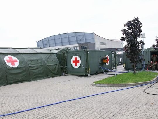 Szef MON: ratowanie życia trwa, szpital polowy w Nysie przyjął już 186 pacjentów