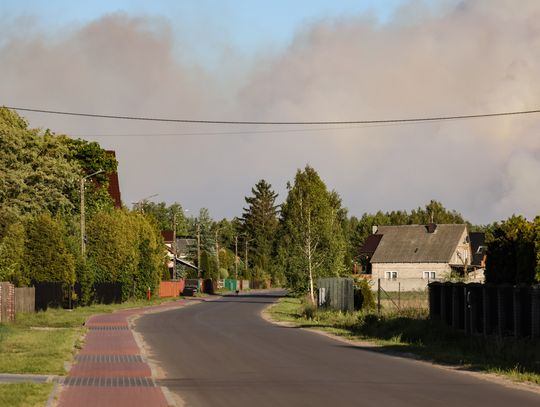 Szef MSWiA: sytuacja jest lepsza, ale to od wiatru zależy czy zostanie opanowana (ZDJĘCIA)
