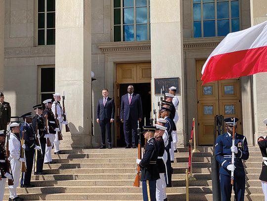 Szef Pentagonu Austin: Będziemy pogłębiać współpracę przemysłów zbrojeniowych z Polską