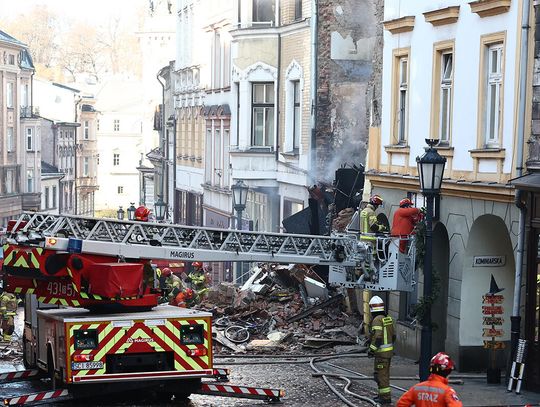 Szef PSP: w zawalonej kamienicy w Cieszynie zostały znalezione ciała dwóch osób