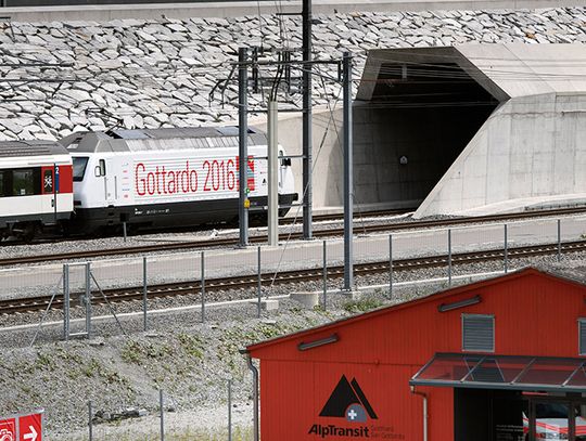 Szwajcaria. Inauguracja najdłuższego tunelu kolejowego na świecie (ZDJĘCIA)