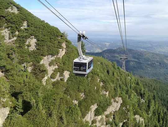 Tatry. Po burzy awaria kolejki linowej na Kasprowy Wierch; zwieziono 200 turystów