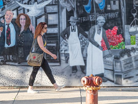 Teraz już musisz pójść na spacer! Gotowy jest mural na Milwaukee Avenue (WIDEO)