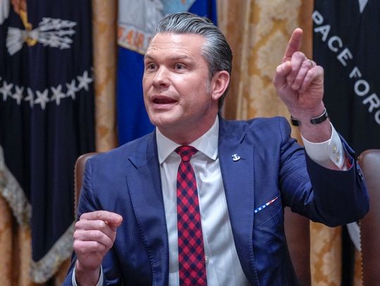 „The Atlantic”: sekretarz obrony Pete Hegseth jest bliski wykolejenia Pentagonu