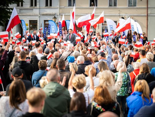 Tomczyk (KO): w ciągu 48 godzin mieszkańcy Polski otrzymali kilkadziesiąt tysięcy SMS-ów szkalujących Trzaskowskiego