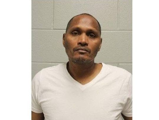 Trener softballa z Vernon Hills poszukiwany za molestowanie 12-latki
