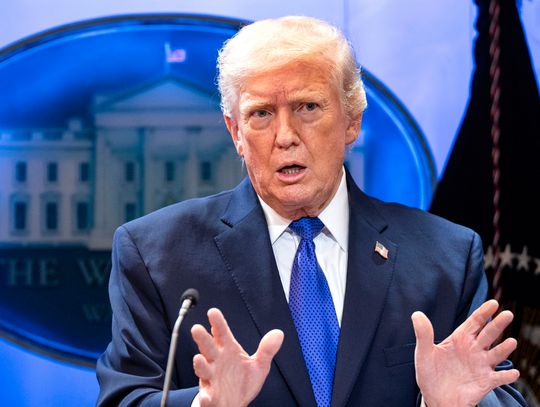 Trump oskarżył Sąd Najwyższy o uleganie obcym wpływom i zapowiedział nowe 10-procentowe globalne cło