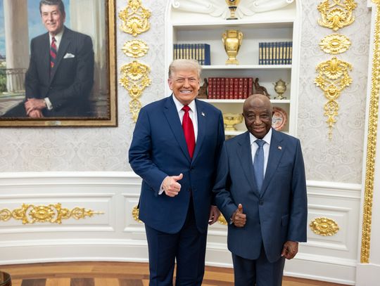 Trump pochwalił angielszczyznę prezydenta kraju, w którym angielski jest językiem oficjalnym