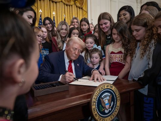 Trump podpisał akt likwidacji resortu edukacji; "uśmiechnięte buźki dzieci" nie ucierpią