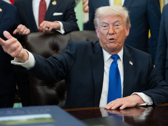 Trump: podwyższę cła na samochody z UE do 25 proc.