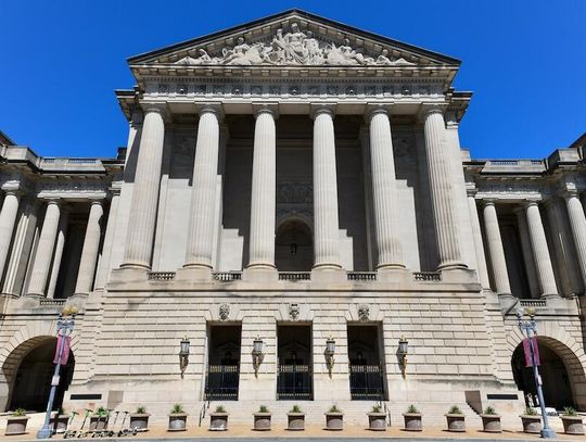 Trump polecił usunięcie „antyamerykańskiej ideologii” ze Smithsonian Institution