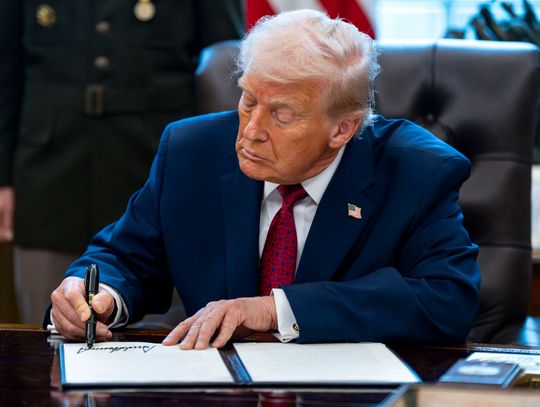 Trump rozszerzył listę krajów objętych zakazem wjazdu do USA o siedem nowych państw Trump rozszerzył listę krajów objętych zakazem wjazdu do USA o siedem nowych państw